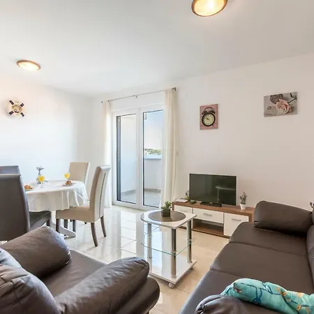 Apartment Marinela *